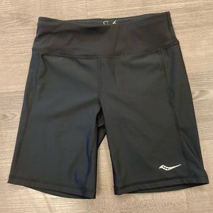 Women’s Saucony Scoot Series Tight running shorts, small